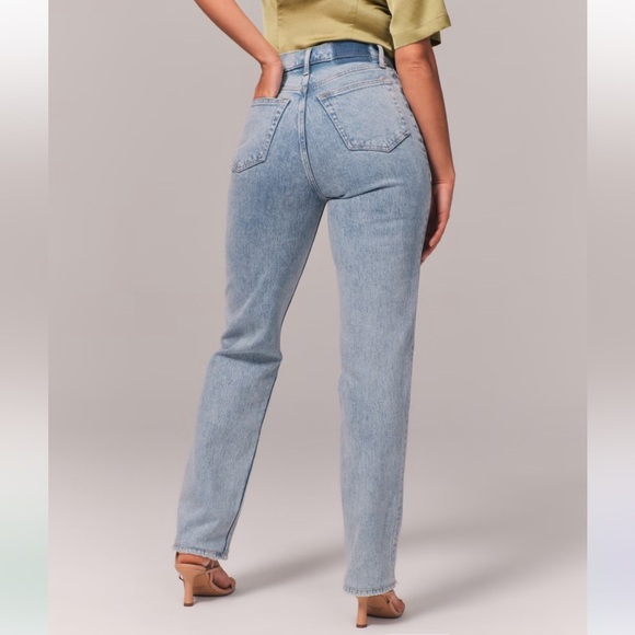 Abercrombie & Fitch Curve Love The 90’s Straight Ultra High Rise Light Wash - Picture 3 of 11